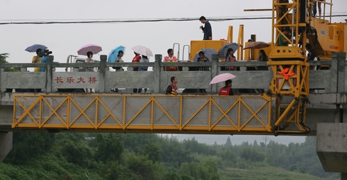 桥梁检测车在常熟长乐大桥检测桥梁